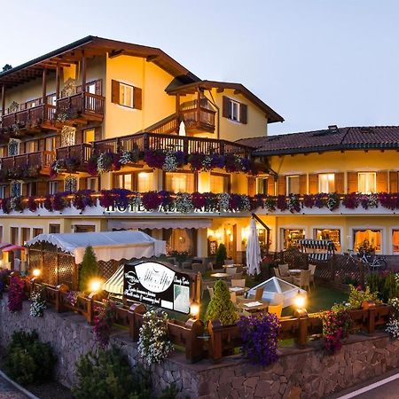 Hotel Alle Alpi Moena Bagian luar foto