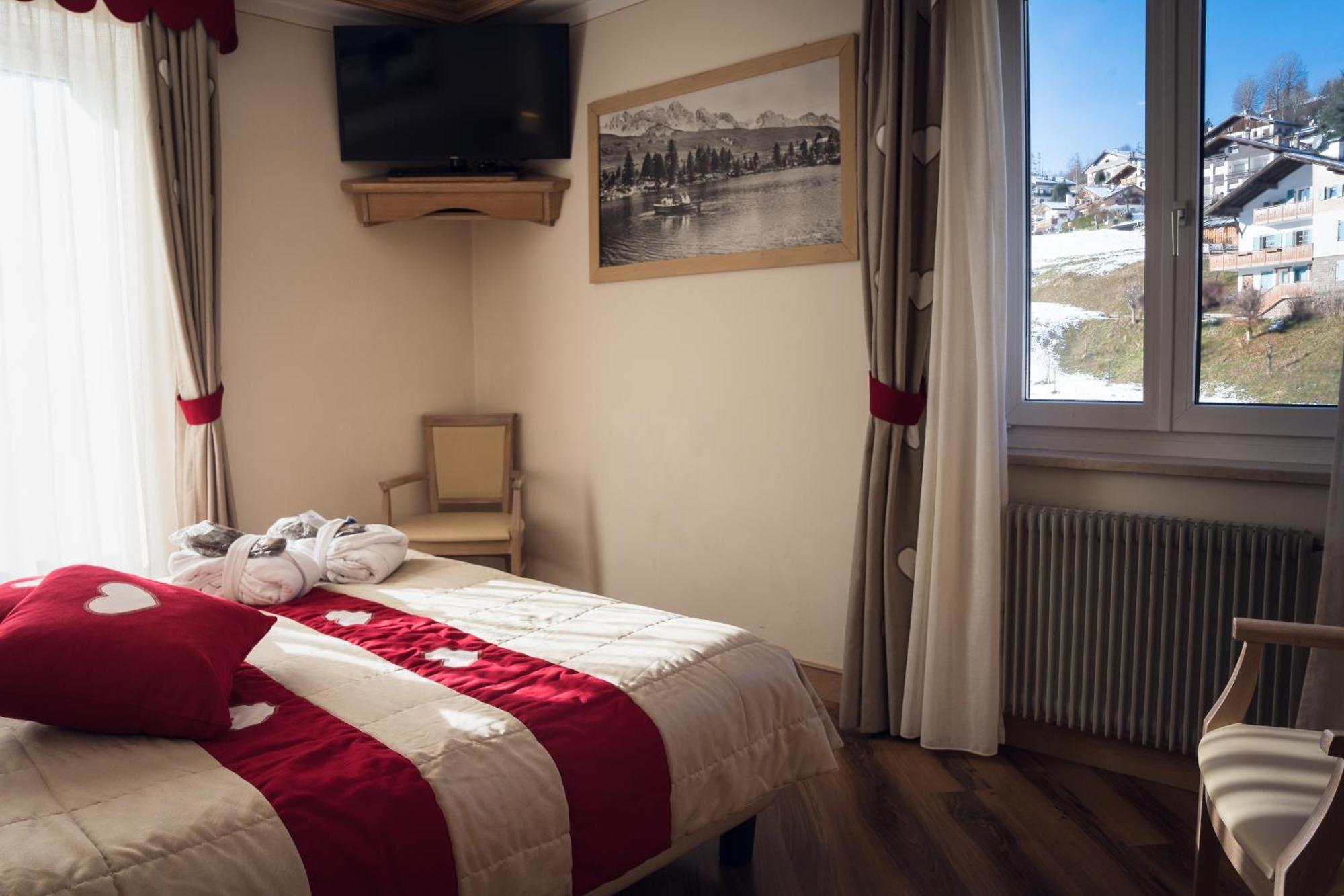 Hotel Alle Alpi Moena Bagian luar foto