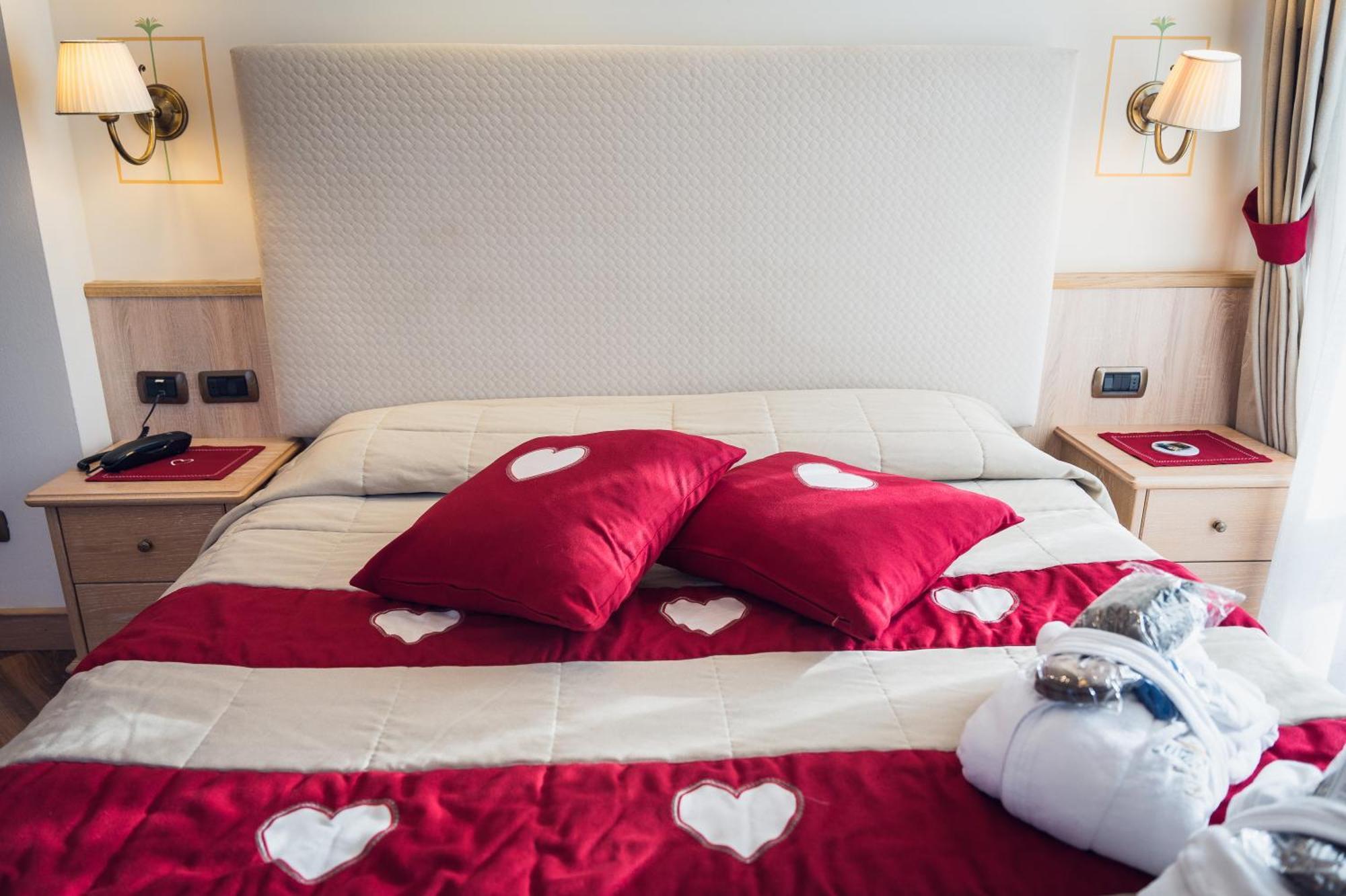 Hotel Alle Alpi Moena Bagian luar foto