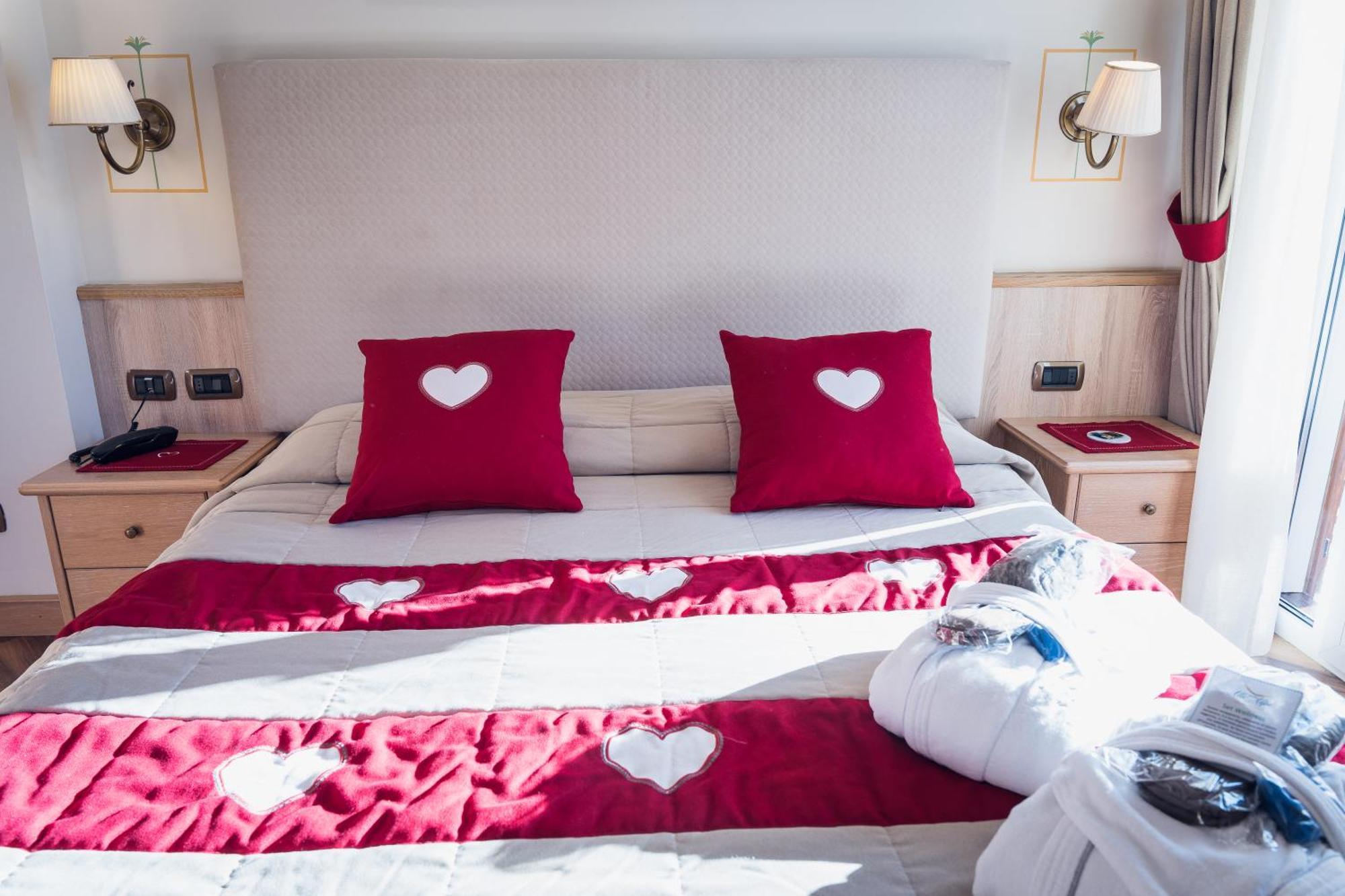 Hotel Alle Alpi Moena Bagian luar foto