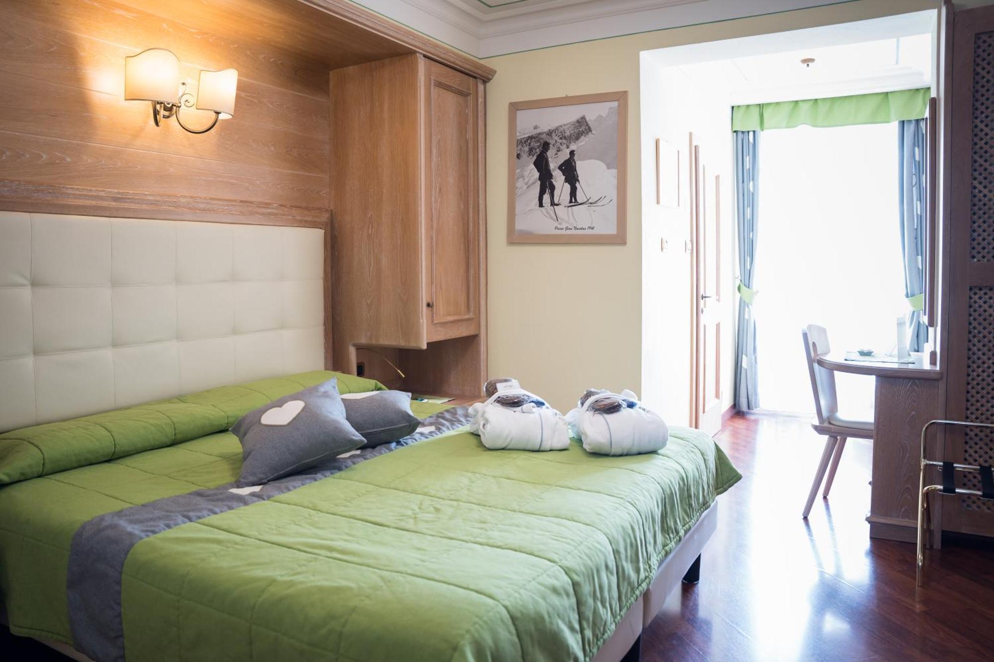 Hotel Alle Alpi Moena Bagian luar foto