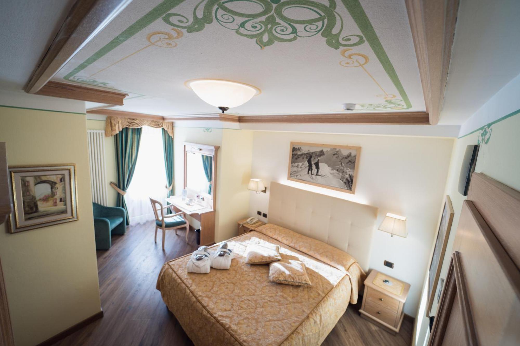 Hotel Alle Alpi Moena Bagian luar foto