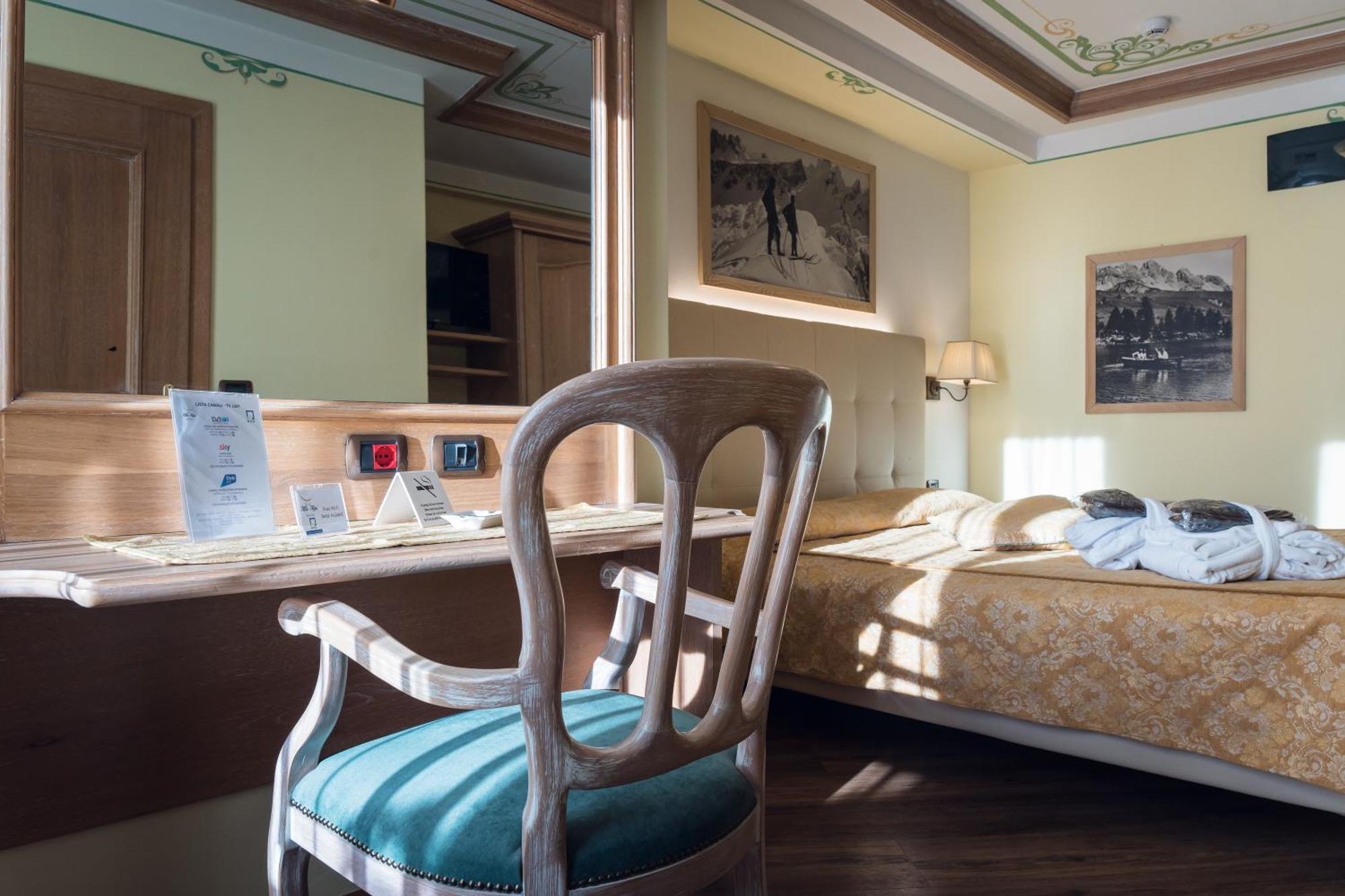 Hotel Alle Alpi Moena Bagian luar foto