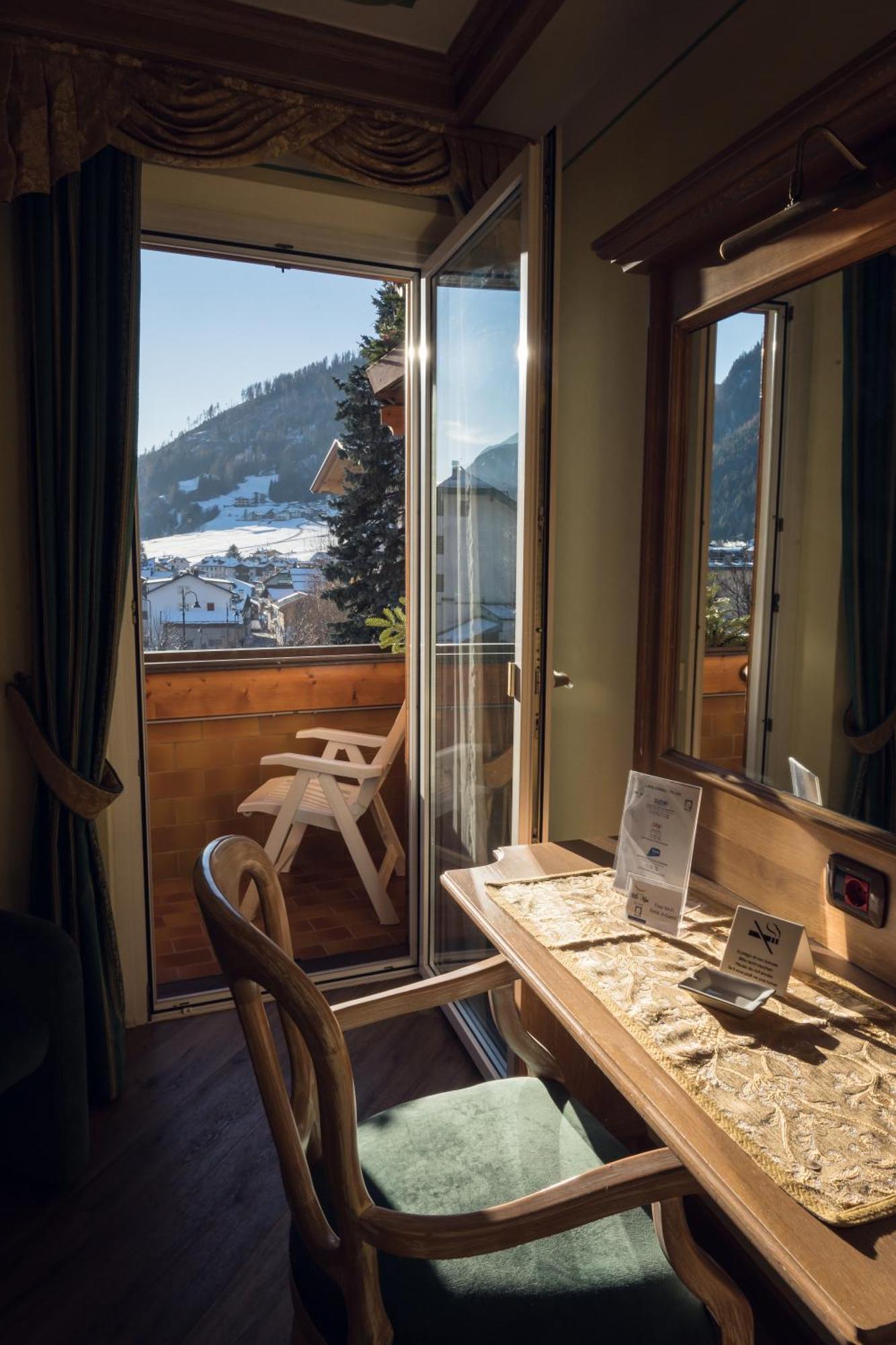 Hotel Alle Alpi Moena Bagian luar foto