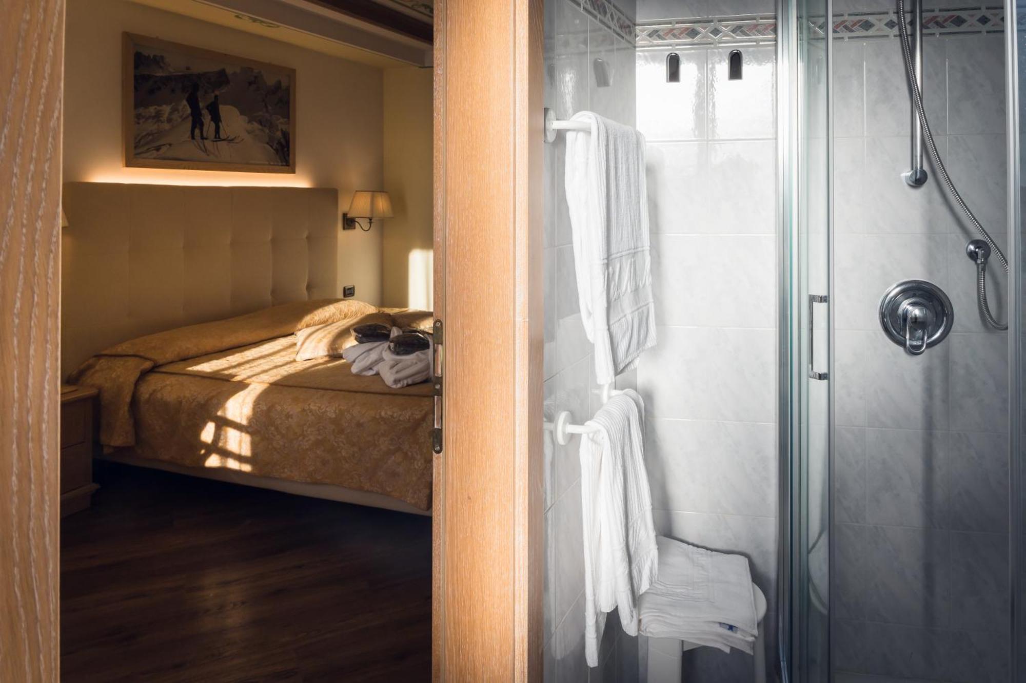 Hotel Alle Alpi Moena Bagian luar foto