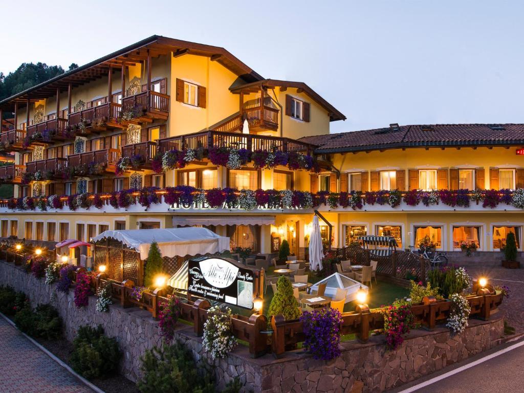 Hotel Alle Alpi Moena Bagian luar foto