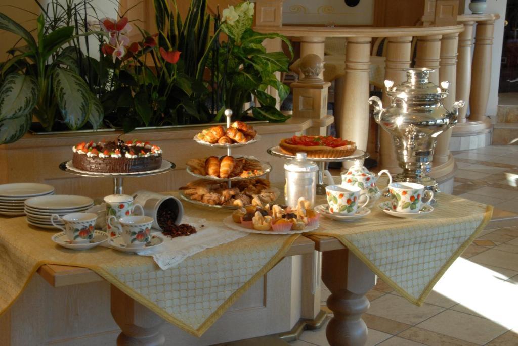 Hotel Alle Alpi Moena Bagian luar foto
