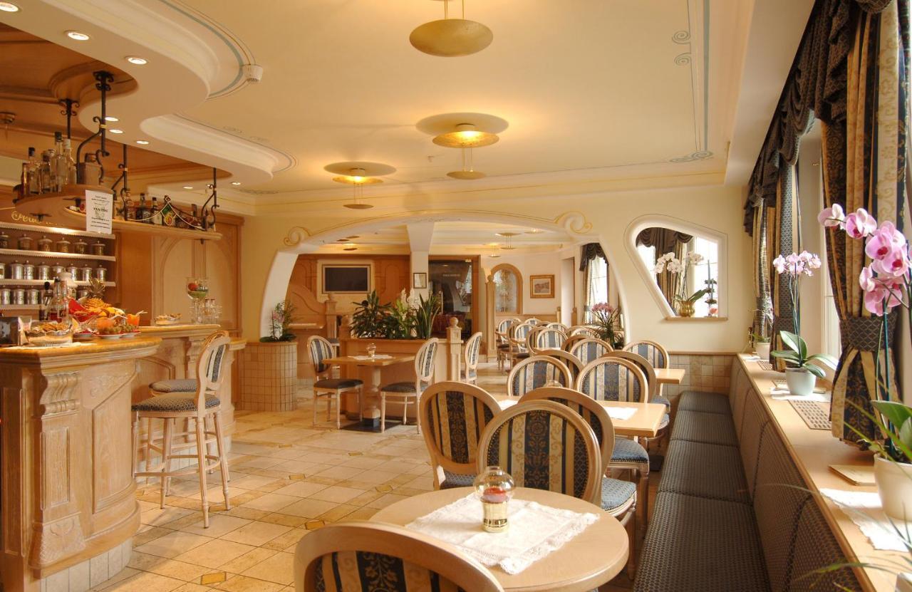Hotel Alle Alpi Moena Bagian luar foto